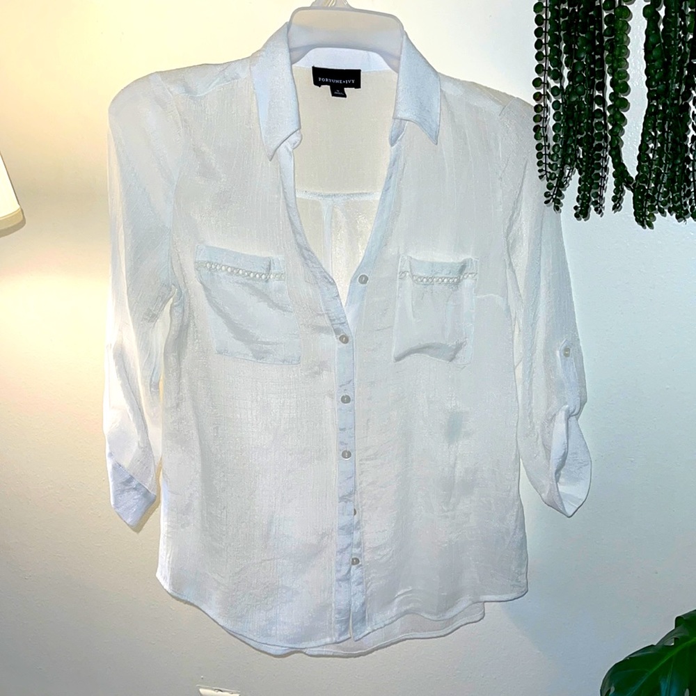 Camisa blanca de hilo estilo verano